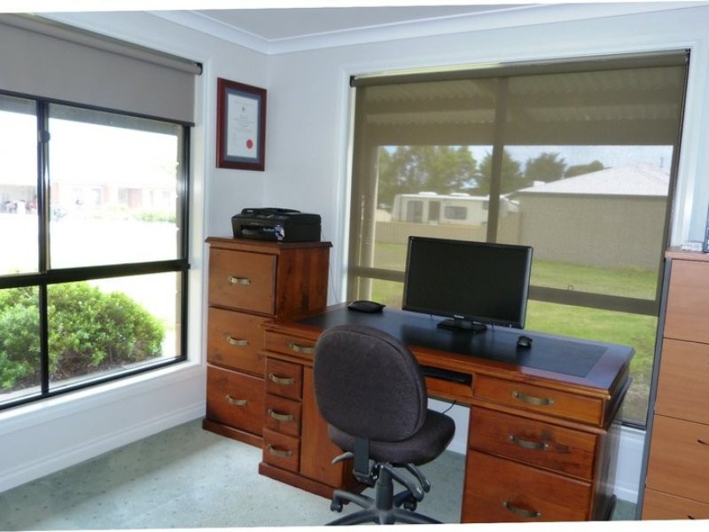 1-3 Deloraine Ct, Elliminyt VIC 3250