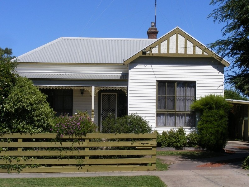 14 Wallace Street, Colac VIC 3250