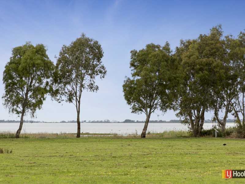 18 The Esplanade, Colac VIC 3250