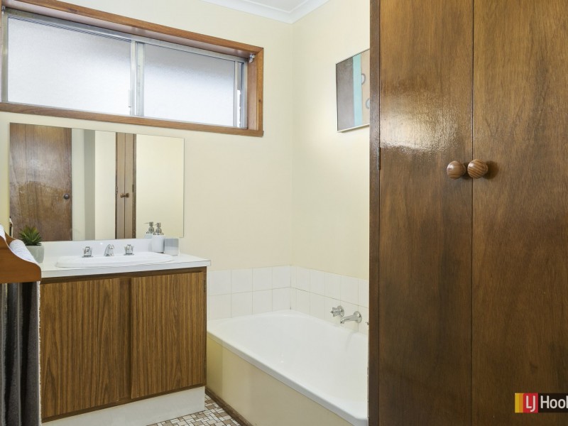 18 The Esplanade, Colac VIC 3250