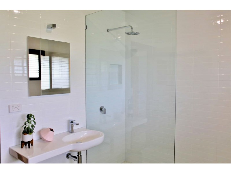 5795 Princes Highway, Warncoort VIC 3243