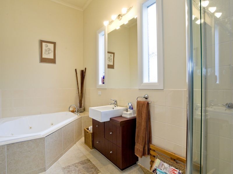 11 Hewitt Street, Colac VIC 3250