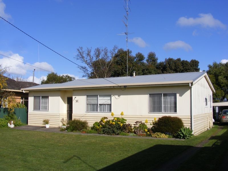 12 Carr Street, Colac VIC 3250