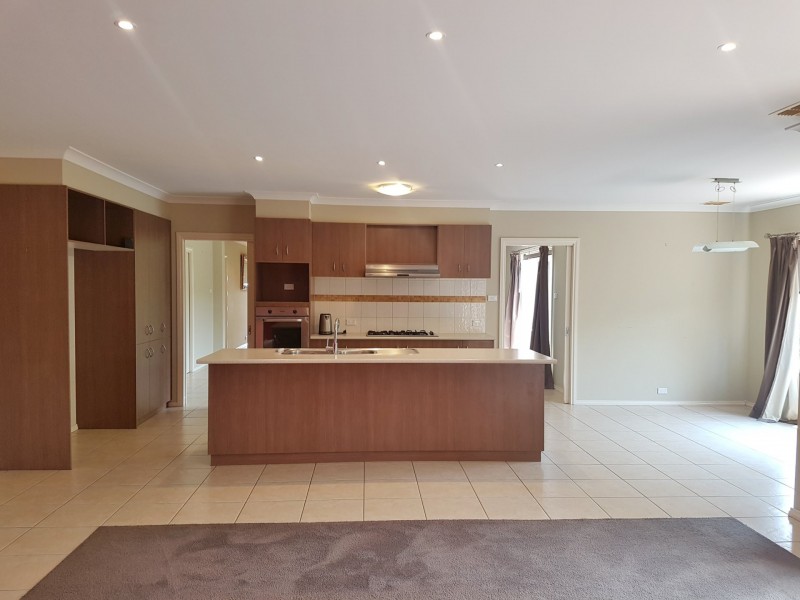 11 Scanlan Drive, Elliminyt VIC 3250