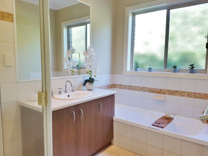 11 Scanlan Drive, Elliminyt VIC 3250