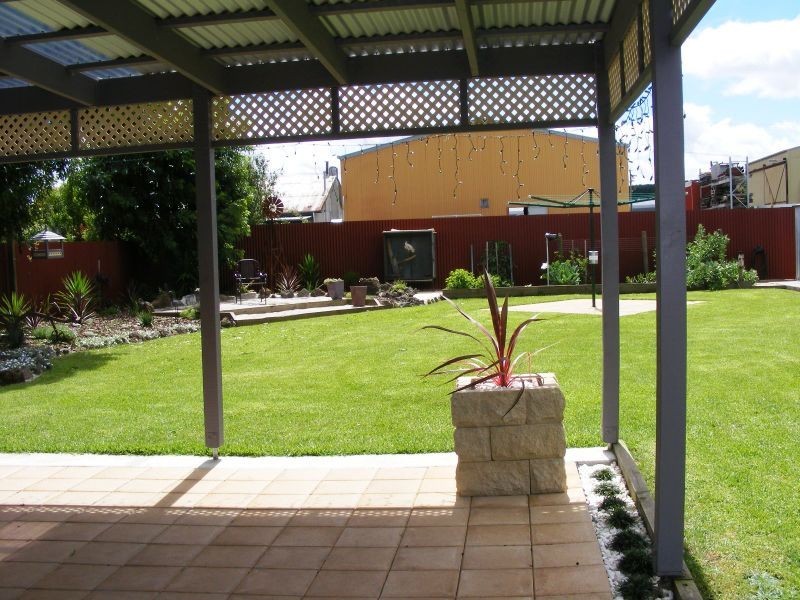 8 Douglas Street, Colac VIC 3250
