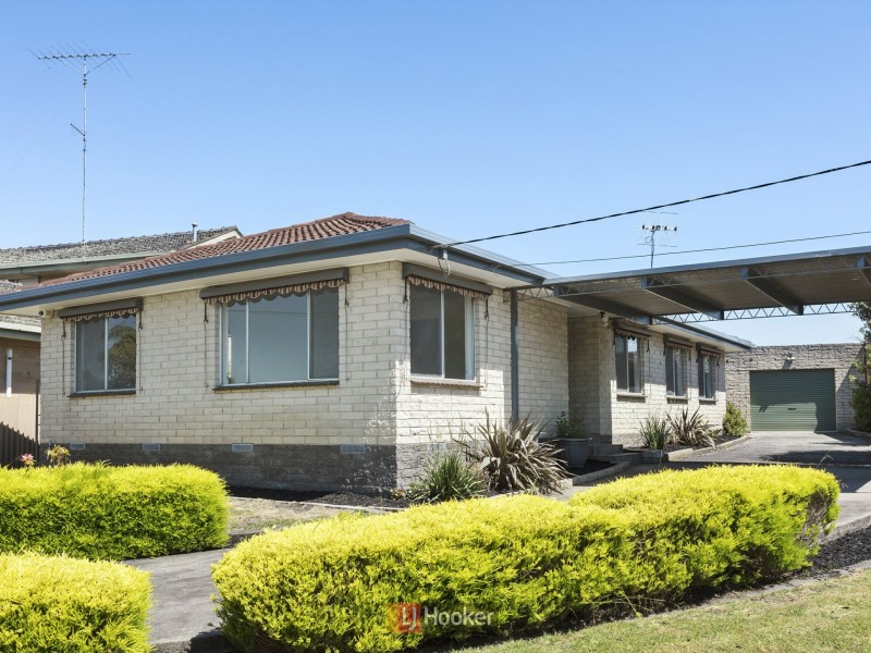 18 The Esplanade, Colac VIC 3250