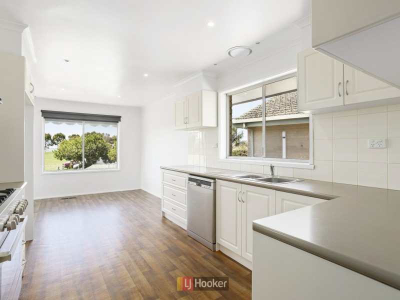 18 The Esplanade, Colac VIC 3250