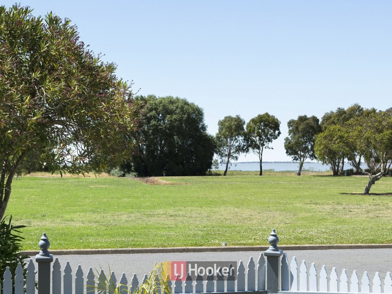 18 The Esplanade, Colac VIC 3250