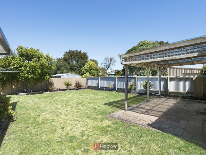 18 The Esplanade, Colac VIC 3250