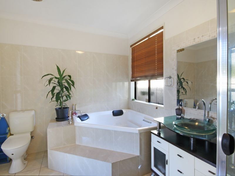 5 Abaco Street, Kawana Island QLD 4575