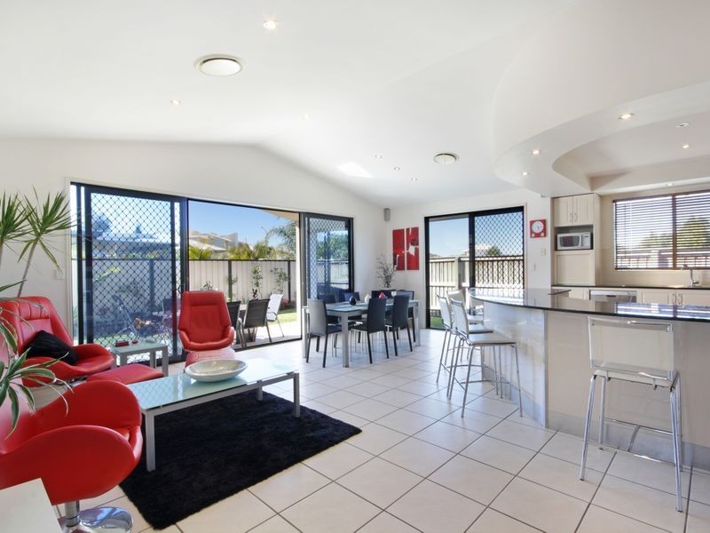 5 Abaco Street, Kawana Island QLD 4575