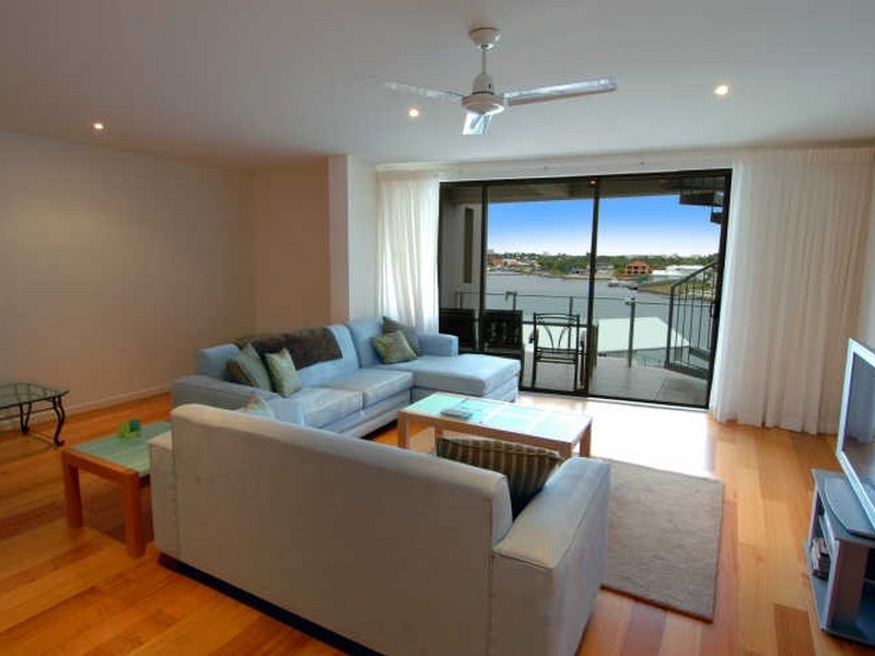 60/7 Grand Parade, Kawana Island QLD 4575