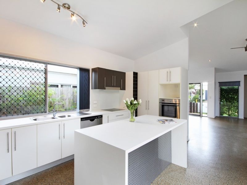 6 Bimini Court, Kawana Island QLD 4575