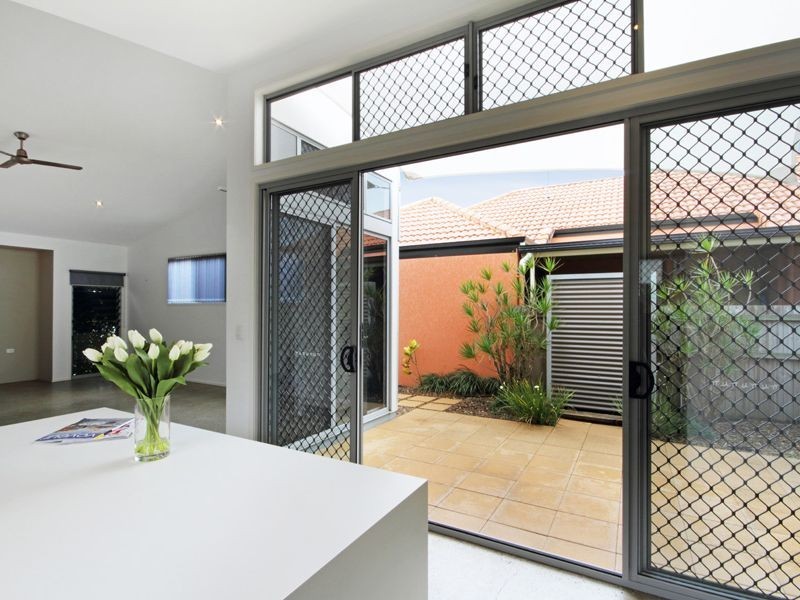 6 Bimini Court, Kawana Island QLD 4575