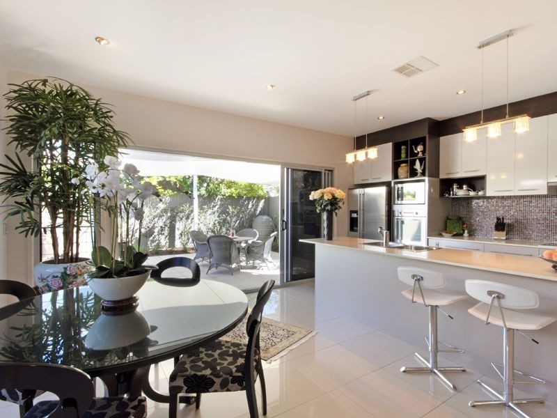 8 Magnetic Street, Kawana Island QLD 4575