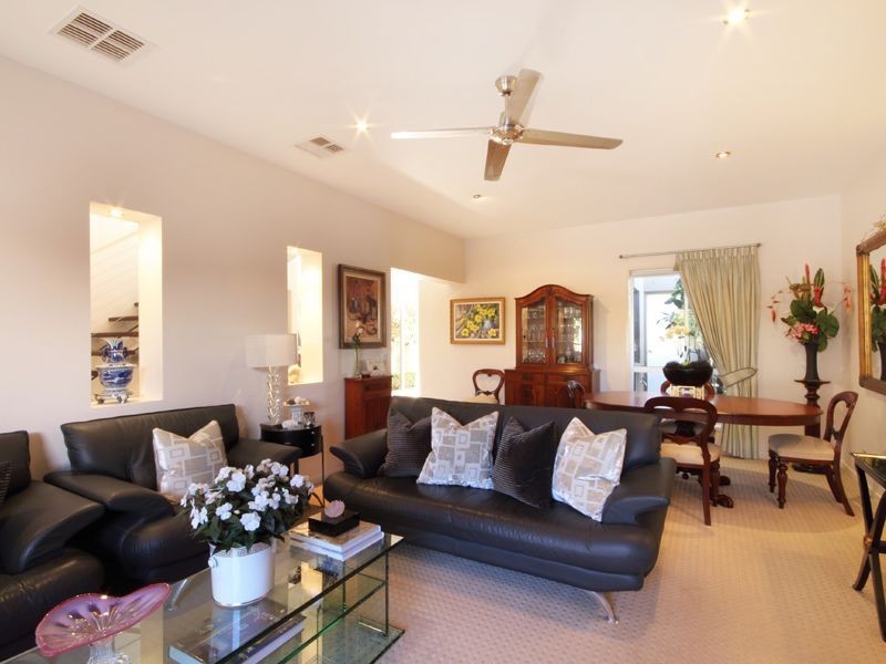 8 Magnetic Street, Kawana Island QLD 4575