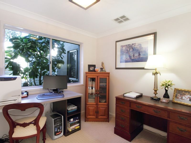 8 Magnetic Street, Kawana Island QLD 4575