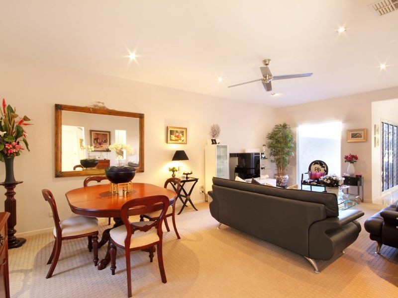 8 Magnetic Street, Kawana Island QLD 4575