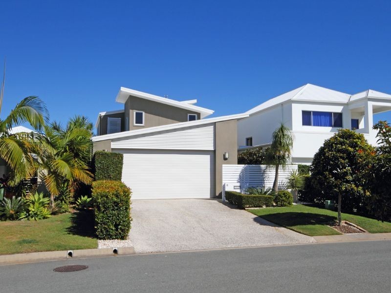 8 Magnetic Street, Kawana Island QLD 4575