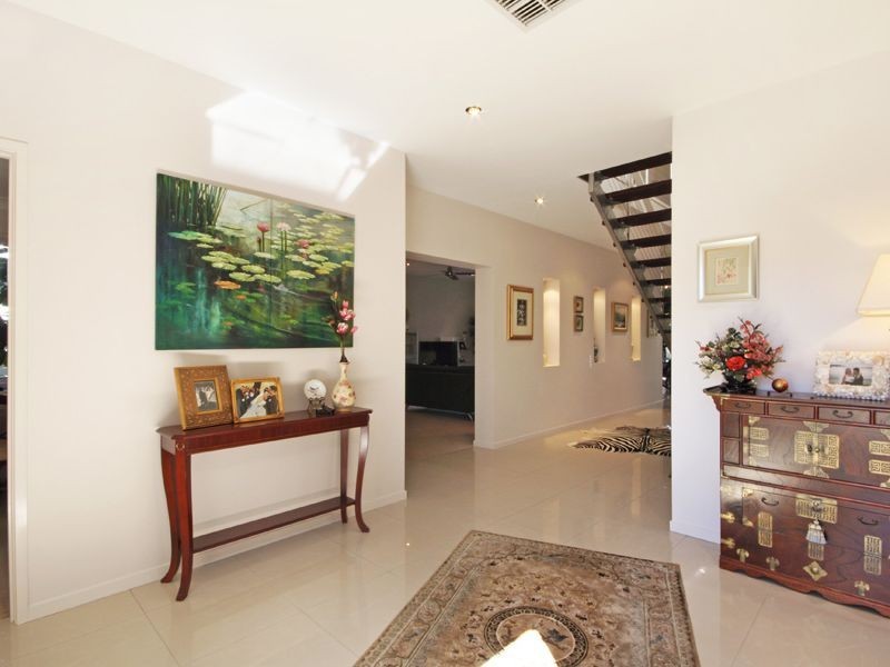 8 Magnetic Street, Kawana Island QLD 4575