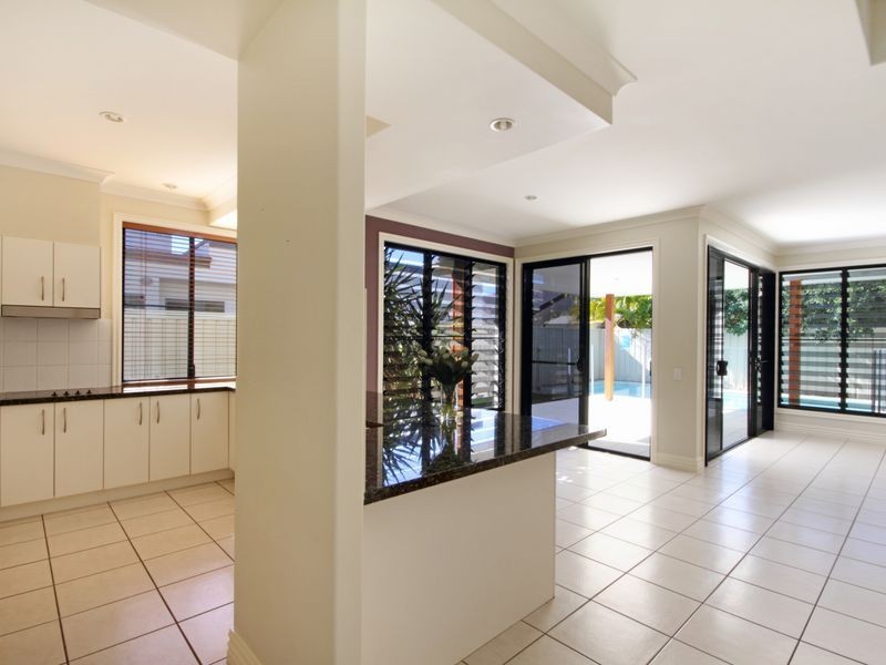 5 Magnetic Street, Kawana Island QLD 4575