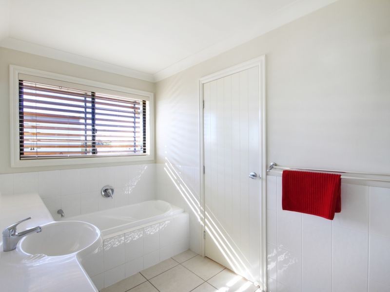 5 Magnetic Street, Kawana Island QLD 4575