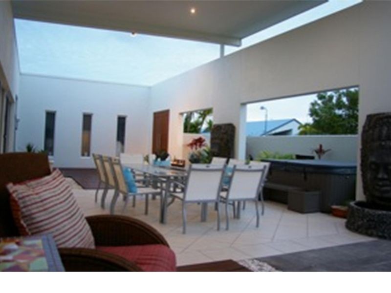 1 Tobago Street, Kawana Island QLD 4575