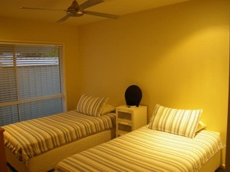 1 Tobago Street, Kawana Island QLD 4575