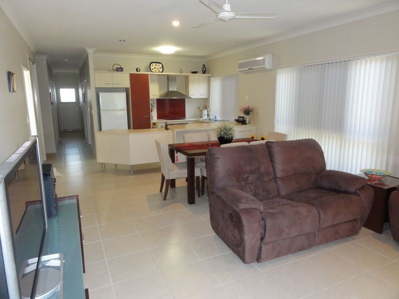 151-2 Island Villas Grand Parade, Kawana Island QLD 4575