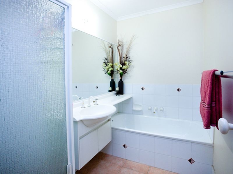 4 Beaverbrook Circuit, Sippy Downs QLD 4556