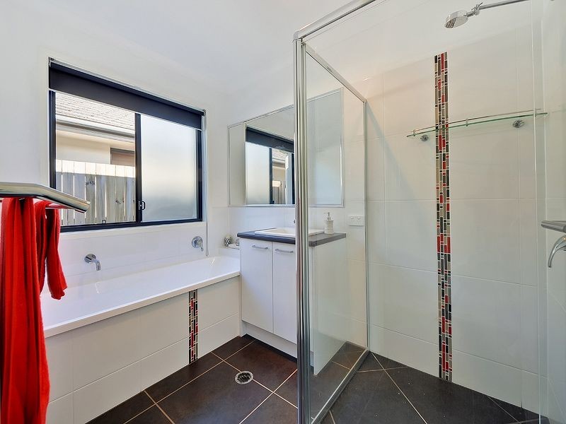 32 Forest Grove Crescent, Sippy Downs QLD 4556