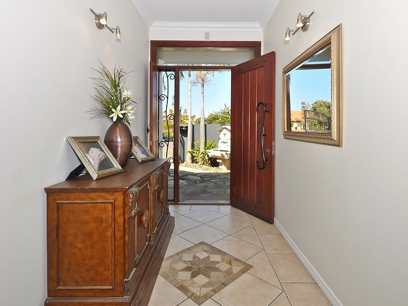 1 Antigua Court, Kawana Island QLD 4575