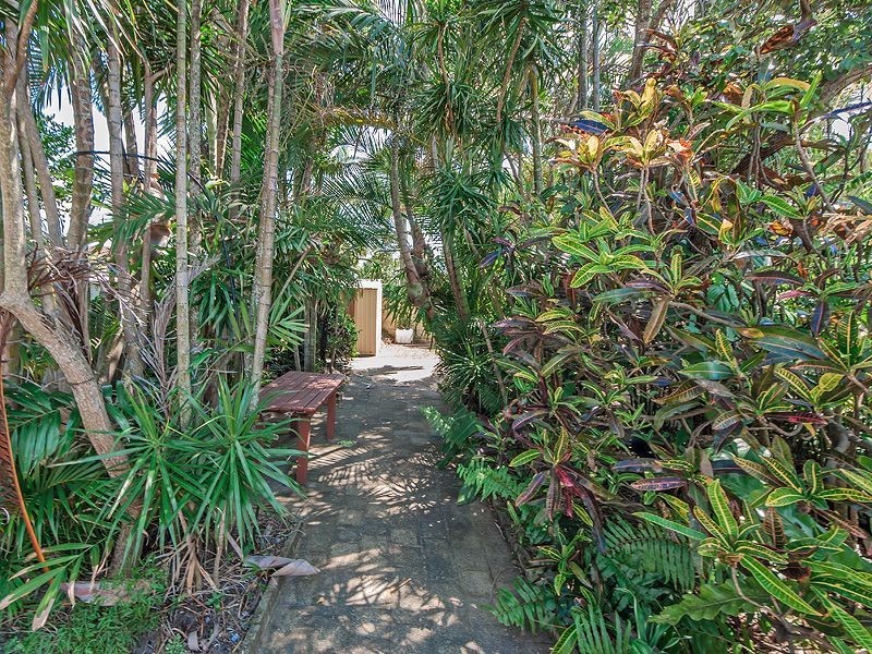 40 Lowanna Drive, Buddina QLD 4575