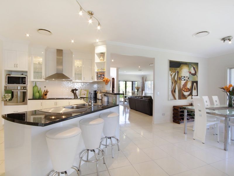 2 Whitsunday Street, Kawana Island QLD 4575