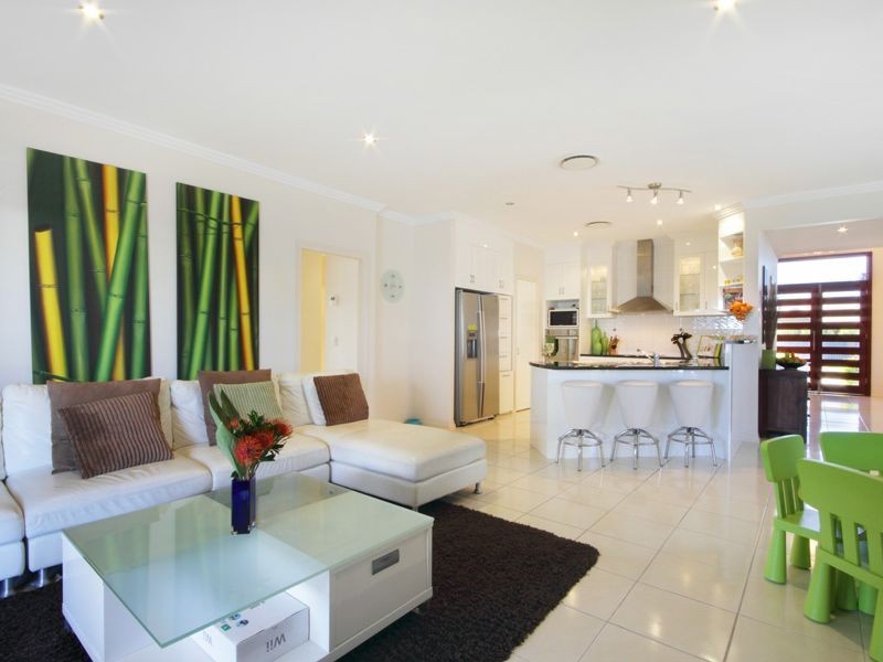 2 Whitsunday Street, Kawana Island QLD 4575