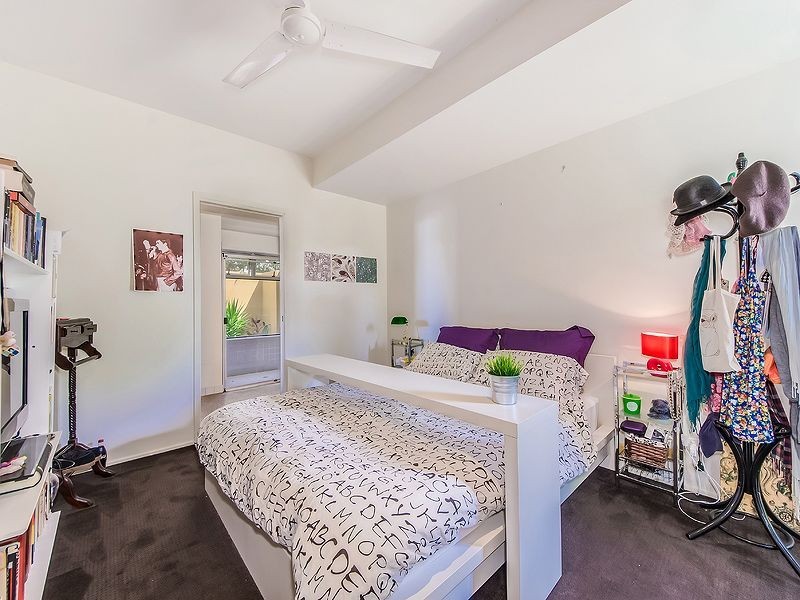 1 Zanzibar Court, Kawana Island QLD 4575