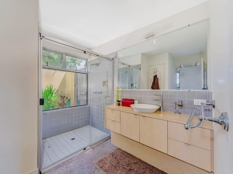 1 Zanzibar Court, Kawana Island QLD 4575