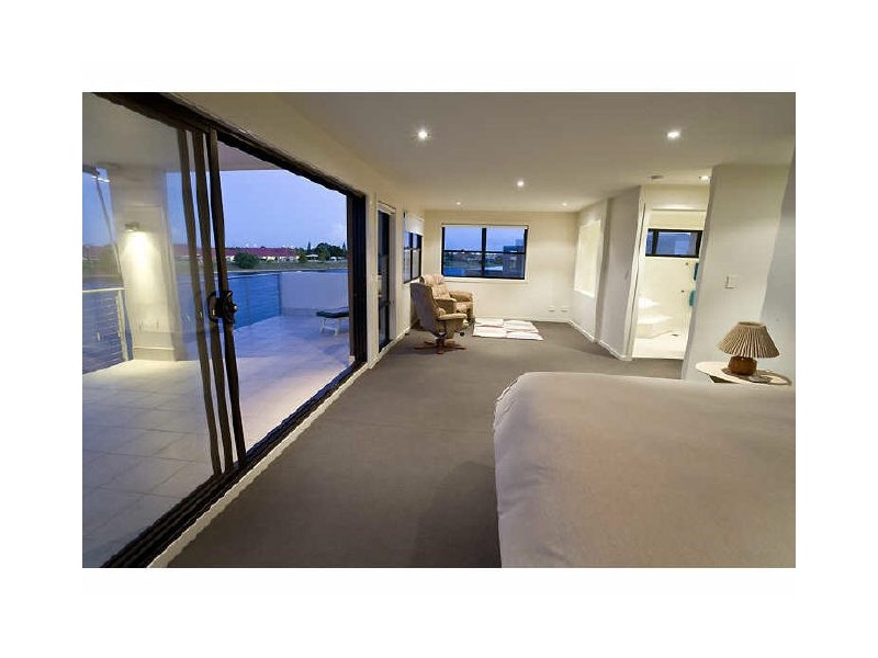 6 Antigua Crt, Kawana Island QLD 4575