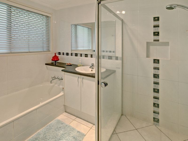 2 Jinang St, Warana QLD 4575