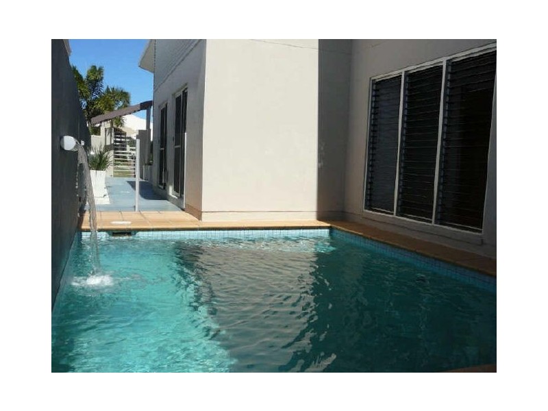 4 Santorini Crt, Kawana Island QLD 4575