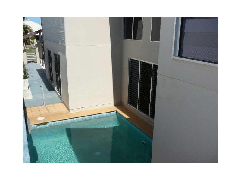 4 Santorini Crt, Kawana Island QLD 4575