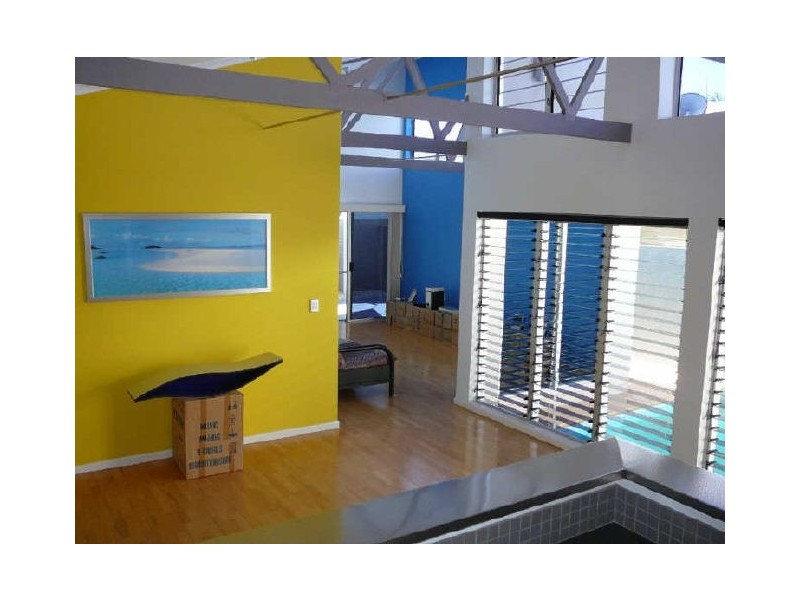 4 Santorini Crt, Kawana Island QLD 4575