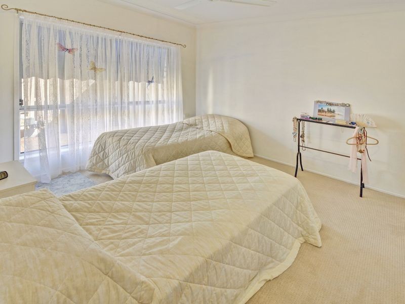 13/2 Grand Pde, Kawana Island QLD 4575