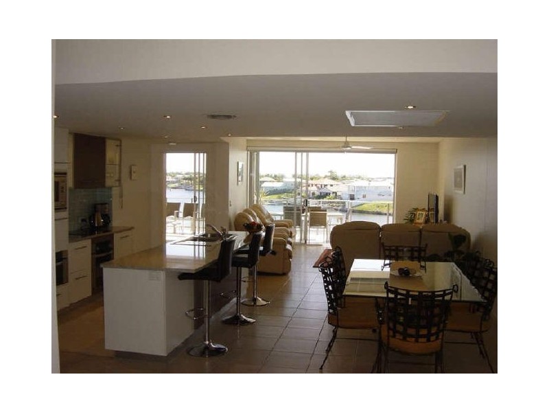 52/7 Grand Parade, Kawana Island QLD 4575