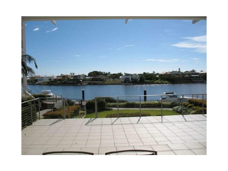 4/7 Grand Pde, Kawana Island QLD 4575