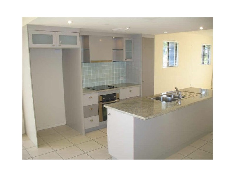 17/1 Grenada Way, Kawana Island QLD 4575