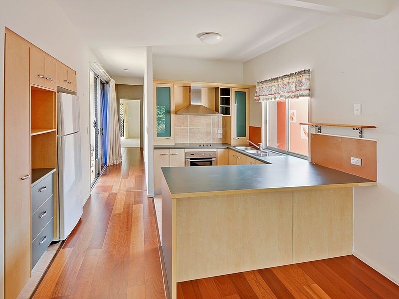 29/2 Grand Parade, Kawana Island QLD 4575