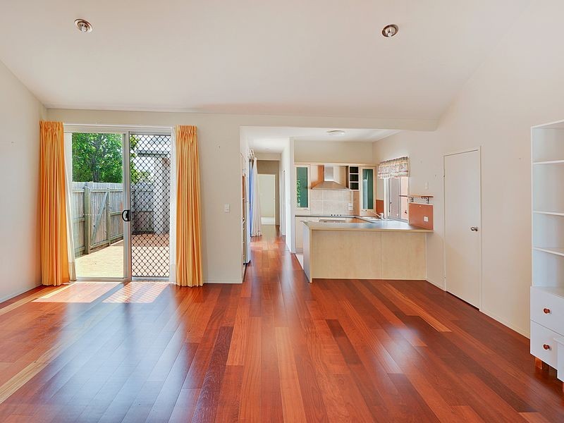 29/2 Grand Parade, Kawana Island QLD 4575