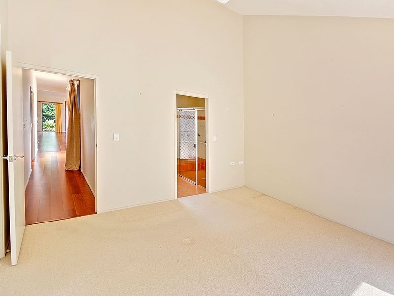 29/2 Grand Parade, Kawana Island QLD 4575